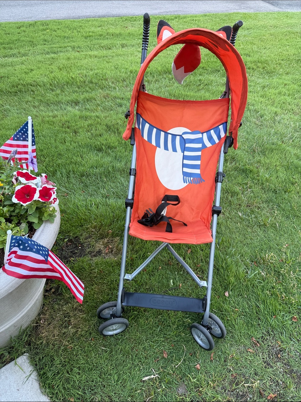 Orange Fox-Themed Lightweight Umbrella Stroller pre-owned good condition +gift